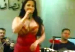 یک زن و شوهر از افراد تازه کار در طول صبحانه رابطه جنسی مقعدی را انجام دانلود کلیپ سکسی باحال دادند