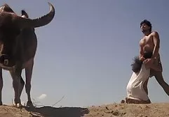 جوان با یک چوب کلیپ سکس زهرا بابایی به یک مادر بالغ می کشد