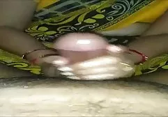 او همسرش را به وسیله دوستانش کلیپ سکس زیبا ناوک پاره کرد